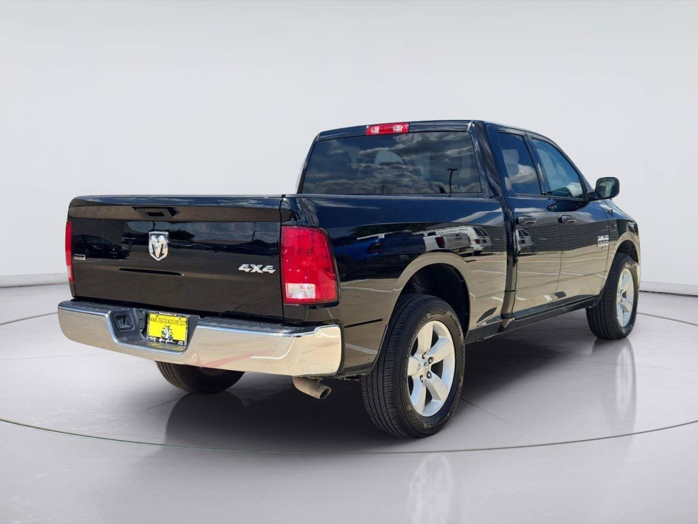 Used 2024 RAM 1500 Classic SLT AWD/4WD image 5