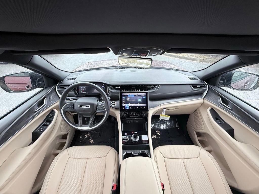 Used 2024 Jeep Grand Cherokee Limited w/ Luxury Tech Group II image 26