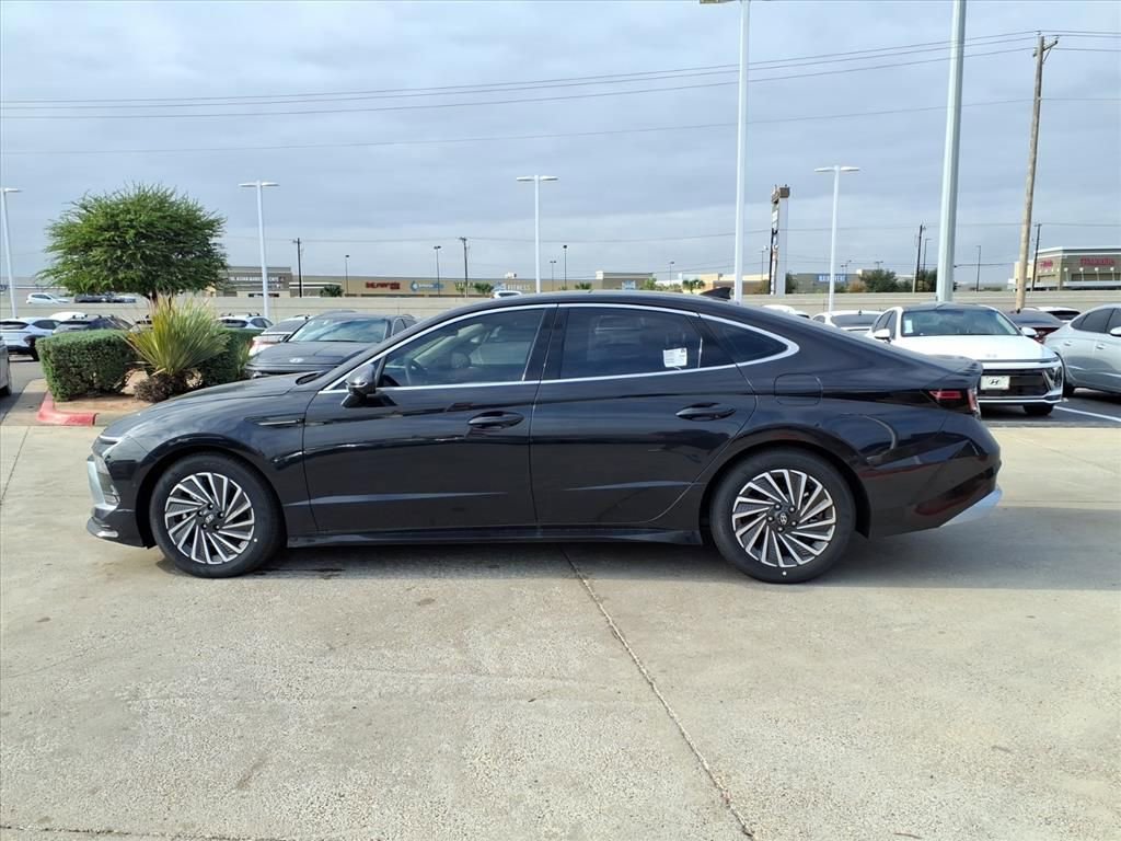 New 2025 Hyundai Sonata Limited image 2