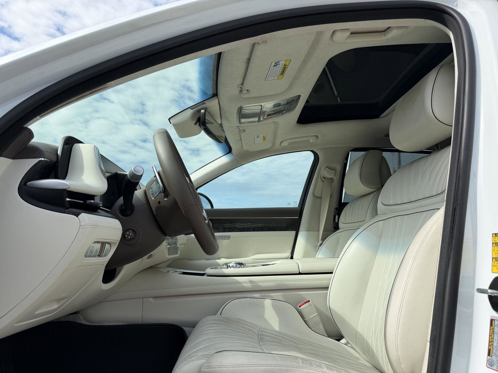 Used 2025 Genesis G90 3.5T AWD/4WD image 5