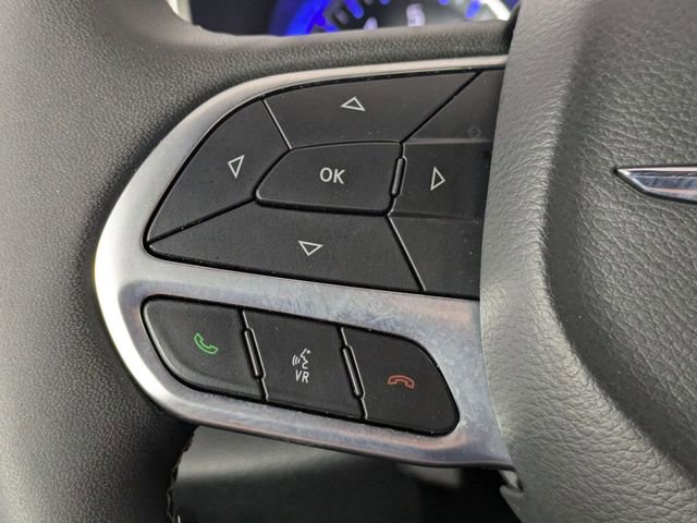 Used 2025 Chrysler Pacifica Select image 14