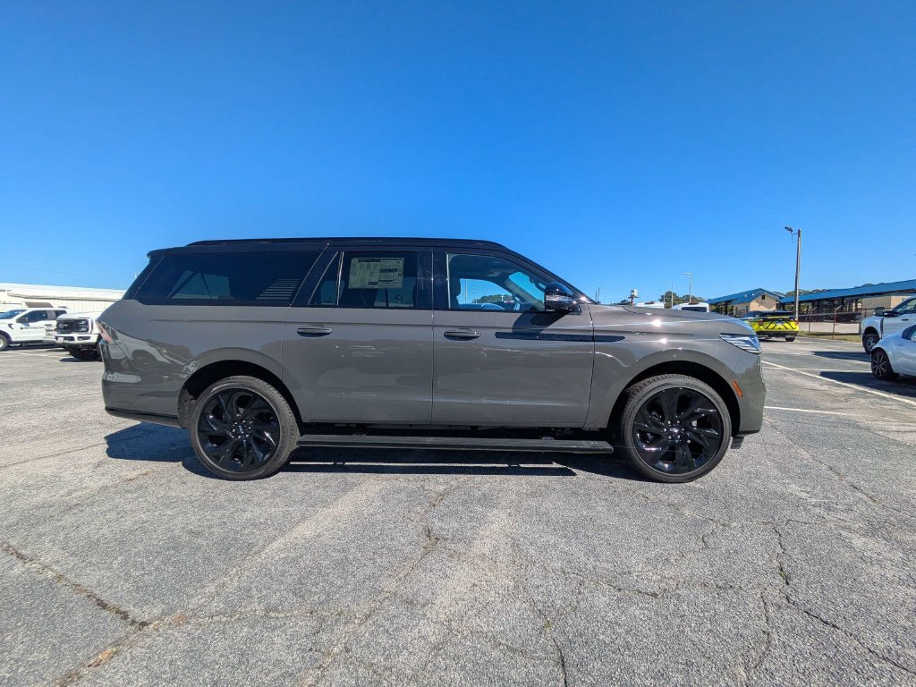 New 2027 Lincoln Navigator L Black Label AWD/4WD image 3