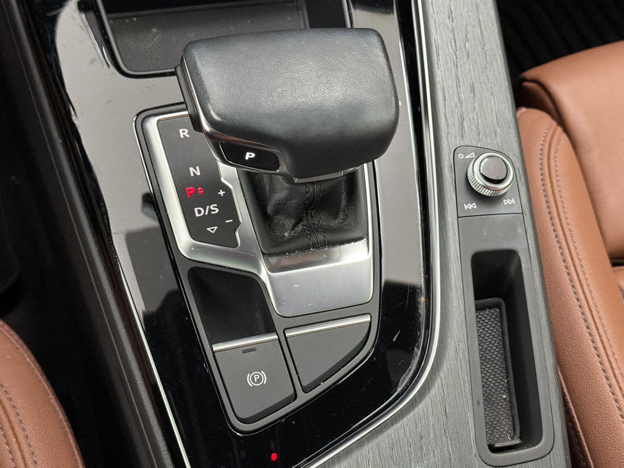 Used 2023 Audi A4 2.0T Premium w/ Convenience Package AWD/4WD image 16