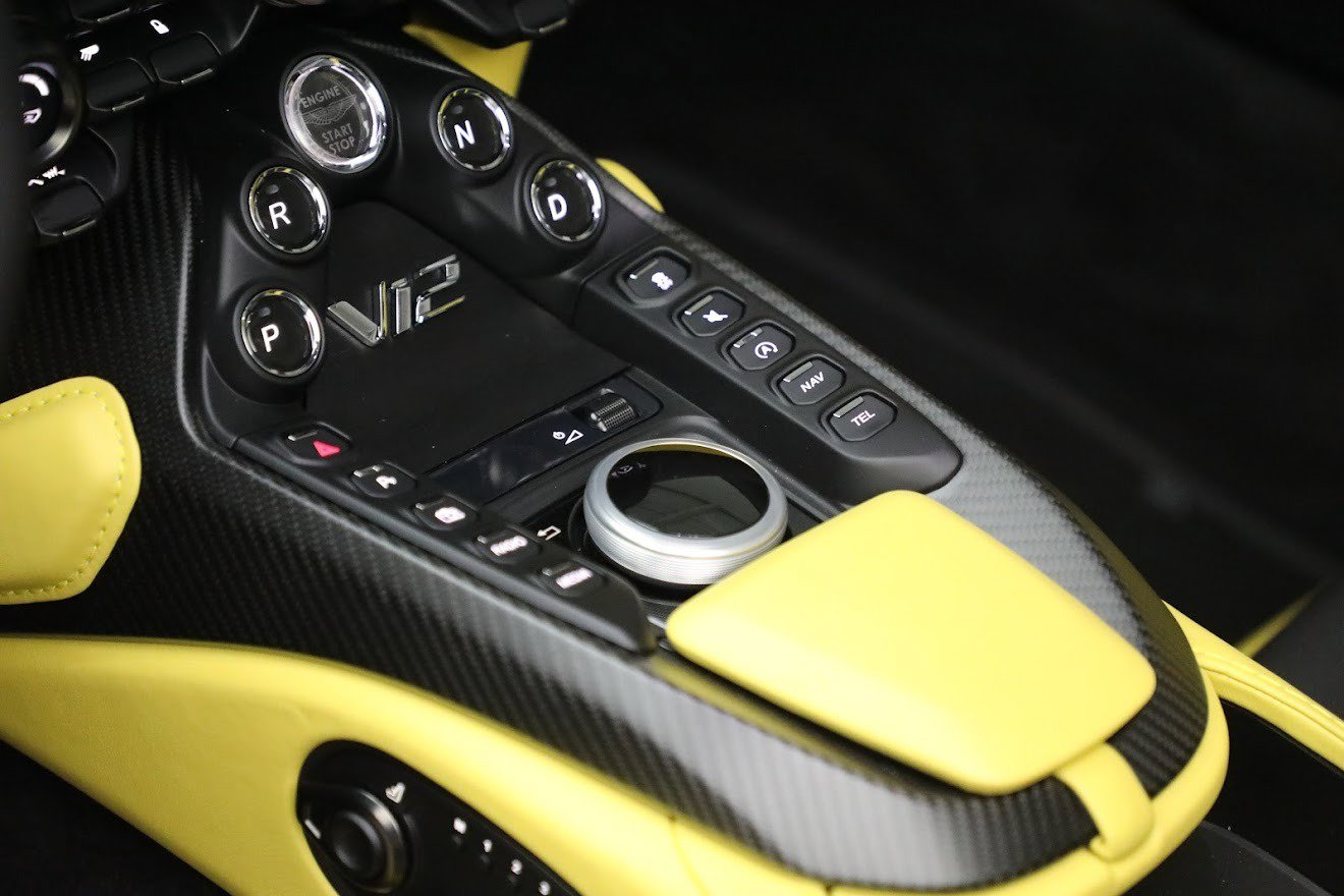 Used 2023 Aston Martin V12 Vantage Roadster image 22
