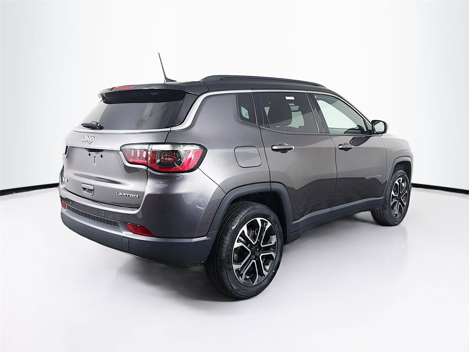 Used 2023 Jeep Compass Limited image 7