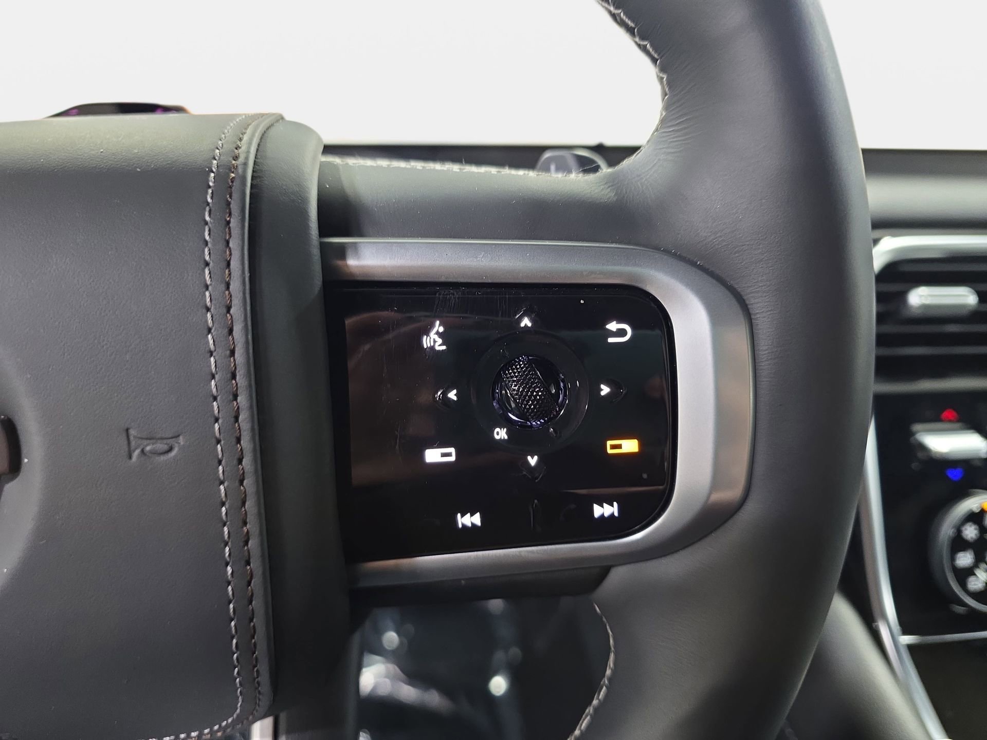 Used 2025 Nissan Armada Platinum Reserve image 18