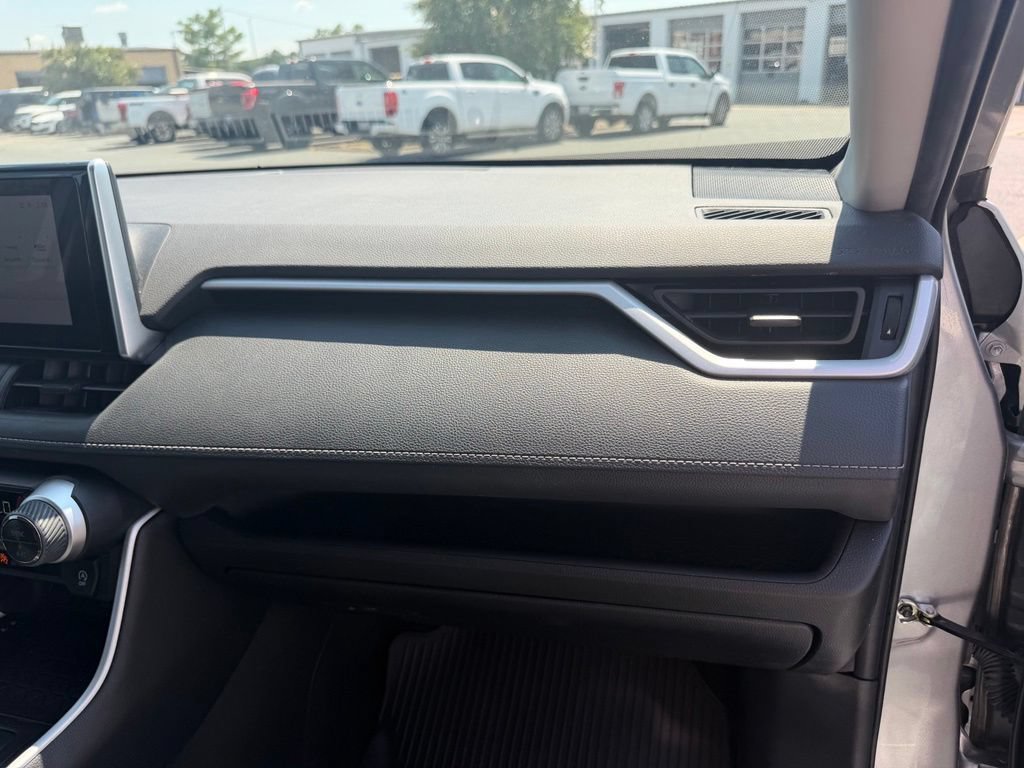 Used 2023 Toyota RAV4 XLE FWD image 31