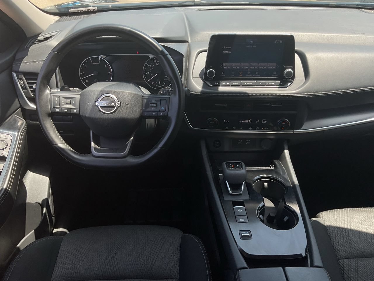 Used 2025 Nissan Rogue SV FWD image 10