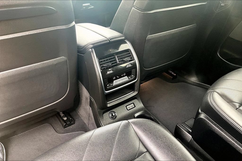 Used 2025 BMW X7 xDrive40i w/ M Sport Package AWD/4WD image 31