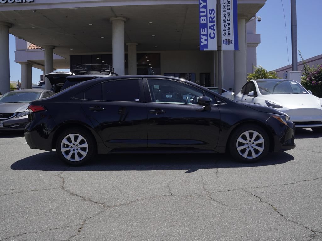 Used 2023 Toyota Corolla LE FWD image 3