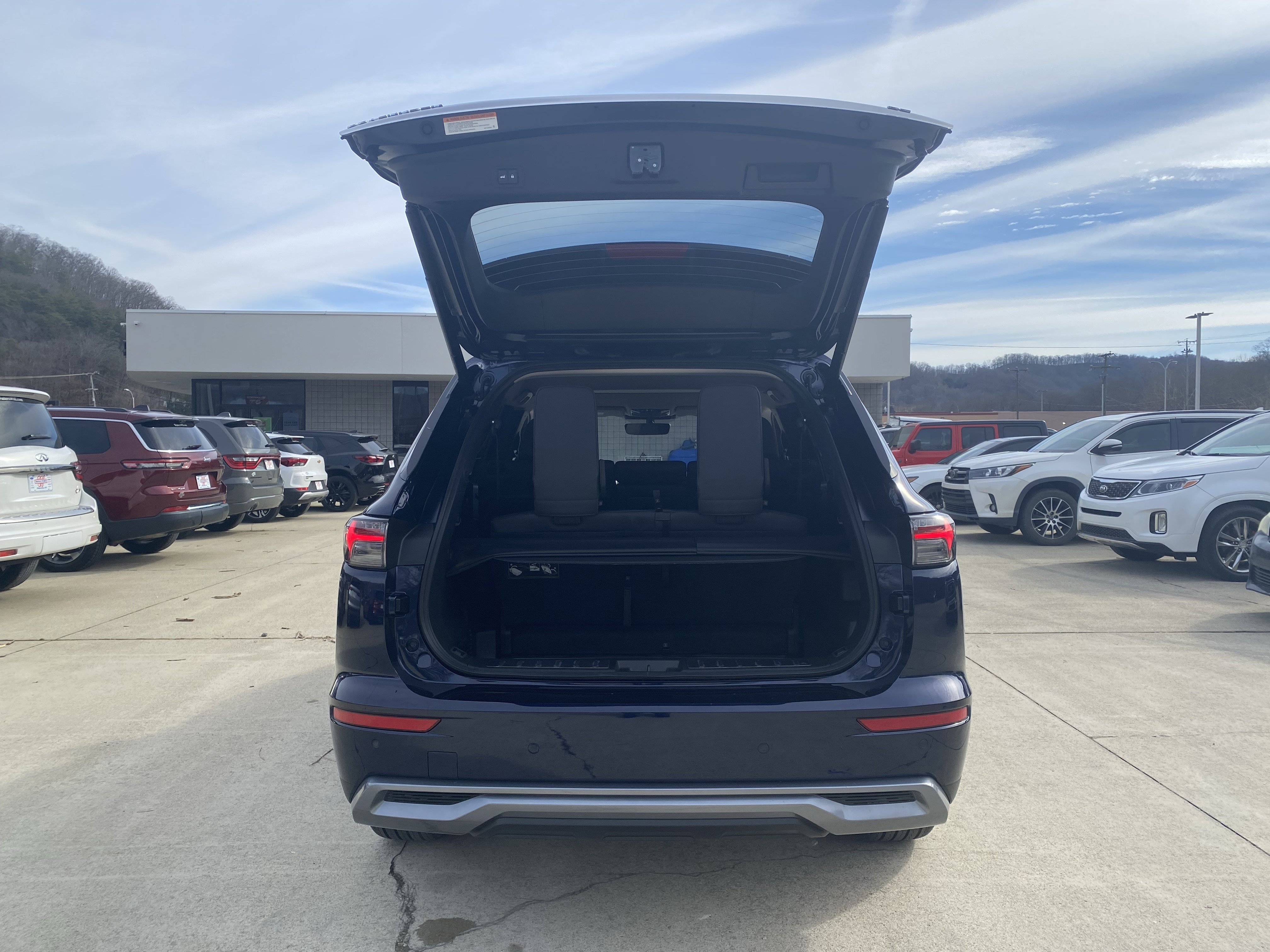 New 2026 Mitsubishi Outlander SE image 24