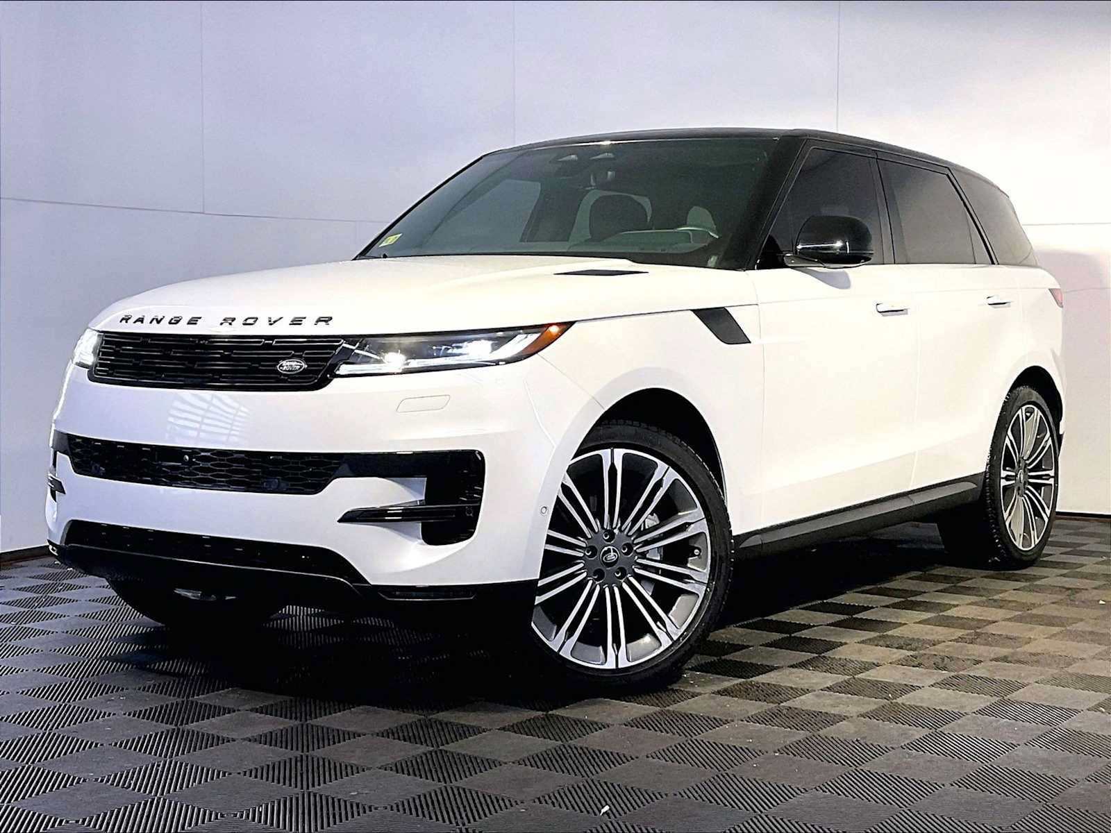 Used 2024 Land Rover Range Rover Sport SE AWD/4WD image 1