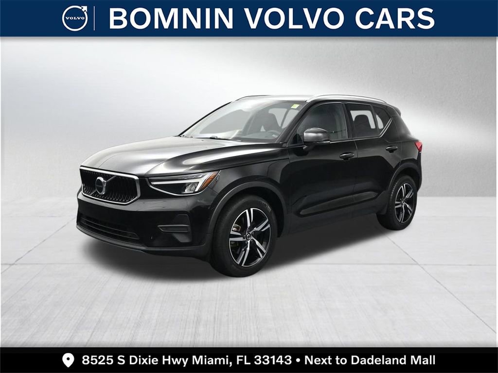 Used 2023 Volvo XC40 B4 Core