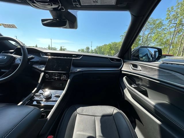Used 2023 Jeep Grand Cherokee Overland AWD/4WD image 29