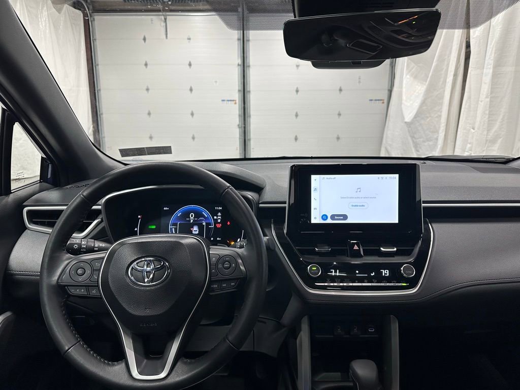 Used 2025 Toyota Corolla Cross XSE w/ Convenience Package image 15