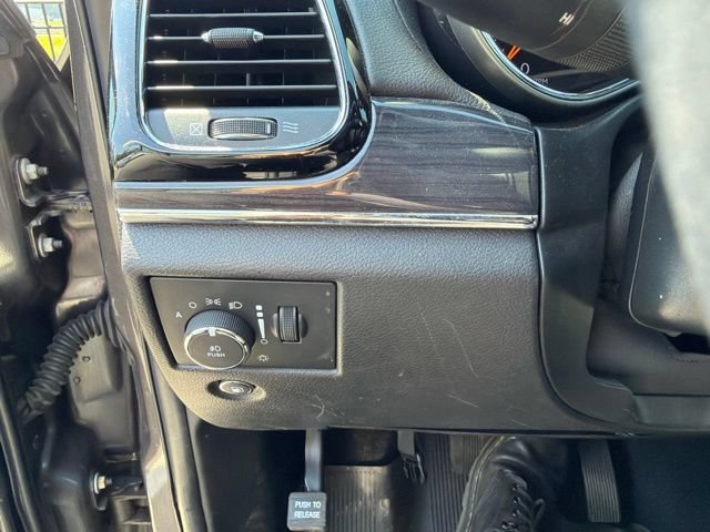Used 2021 Jeep Grand Cherokee Overland AWD/4WD image 16