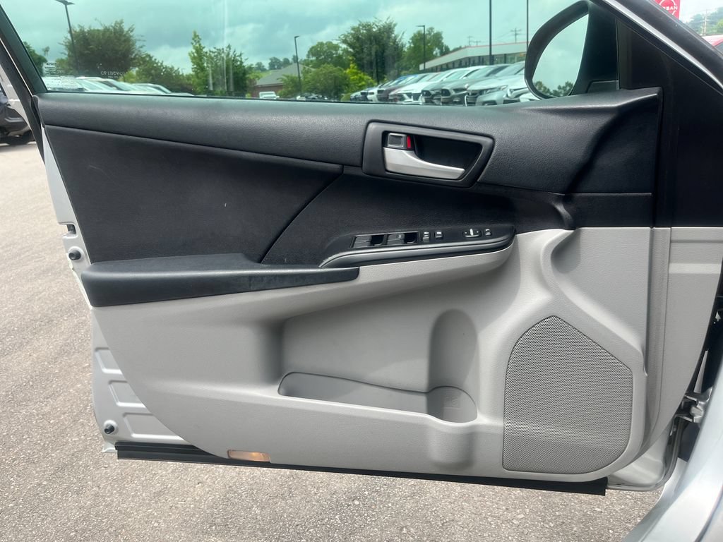 Used 2012 Toyota Camry LE FWD image 10