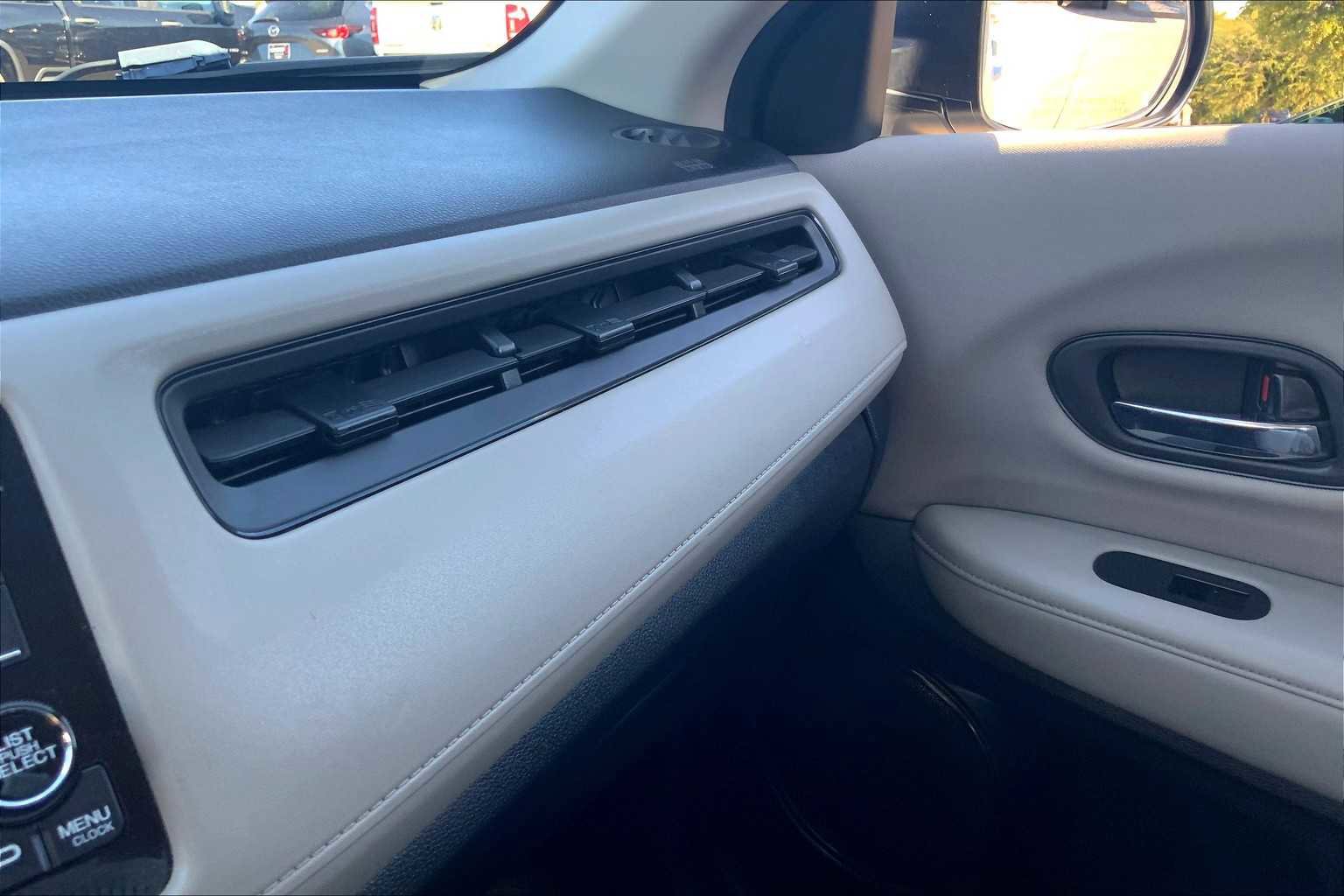 Used 2018 Honda HR-V LX image 30