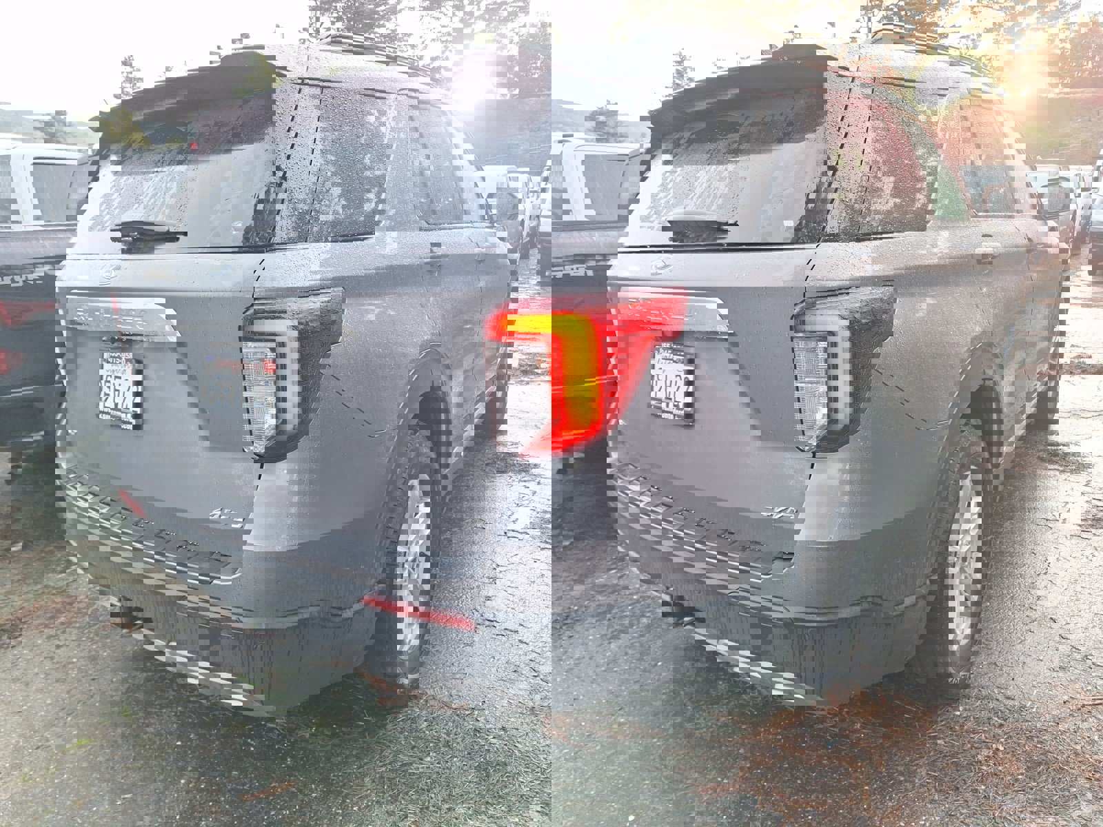 Used 2022 Ford Explorer XLT w/ Equipment Group 202A image 5