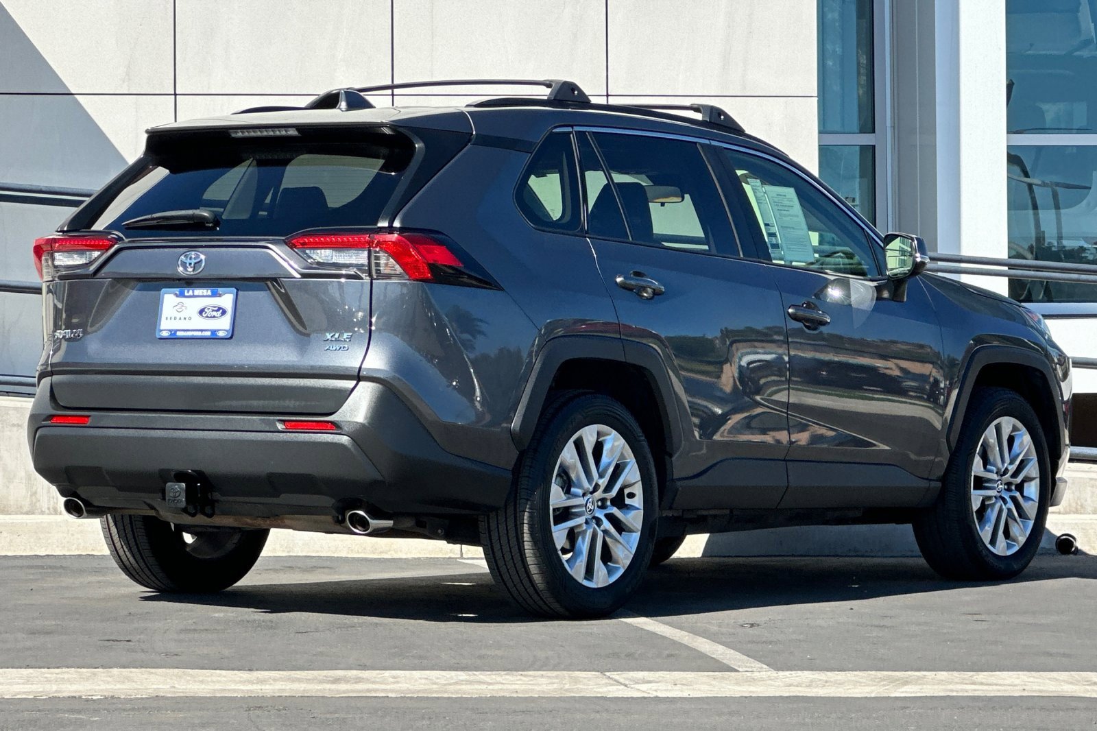 Used 2020 Toyota RAV4 XLE Premium image 3