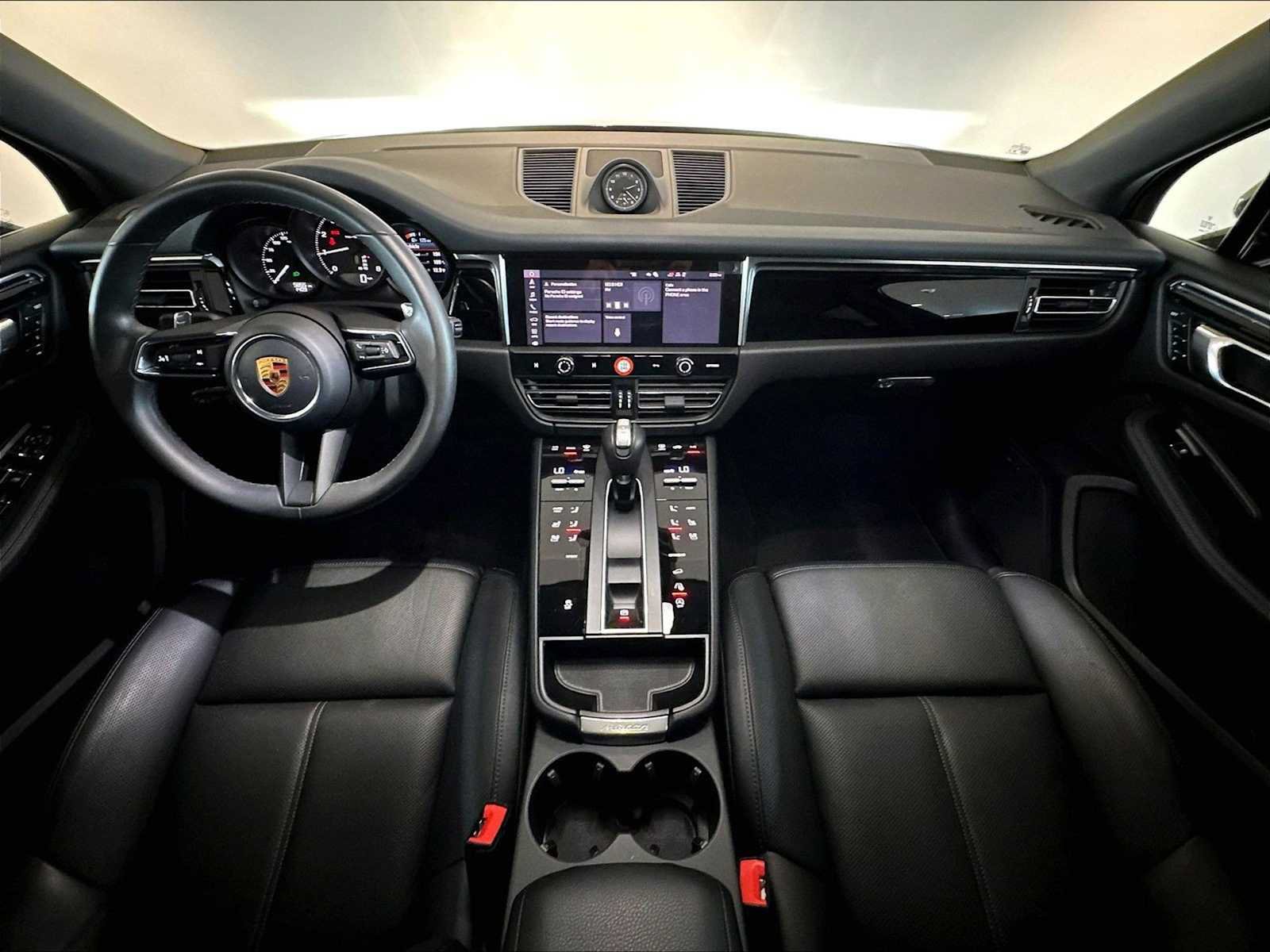 Used 2026 Porsche Macan AWD/4WD image 17