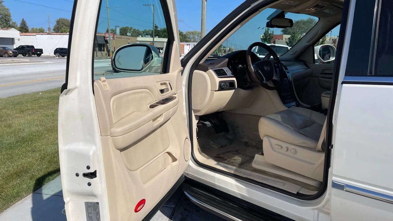 Used 2007 Cadillac Escalade AWD w/ Information Package image 11