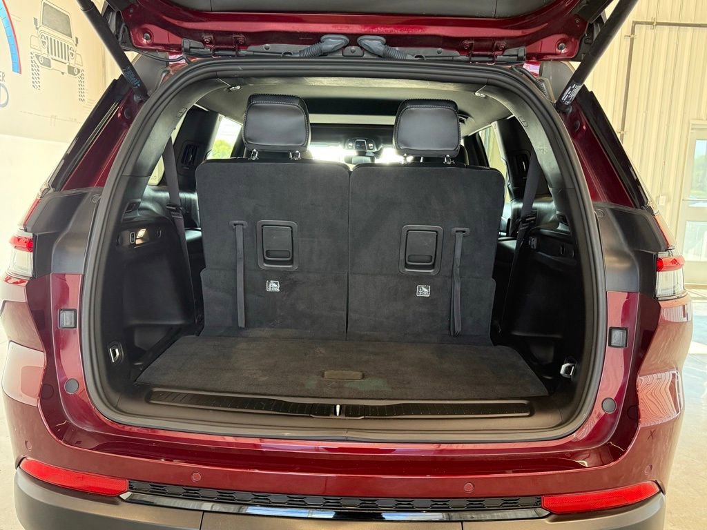 Used 2024 Jeep Grand Cherokee L Altitude AWD/4WD image 22