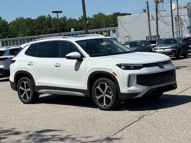 New 2025 Volkswagen Tiguan SE image 2