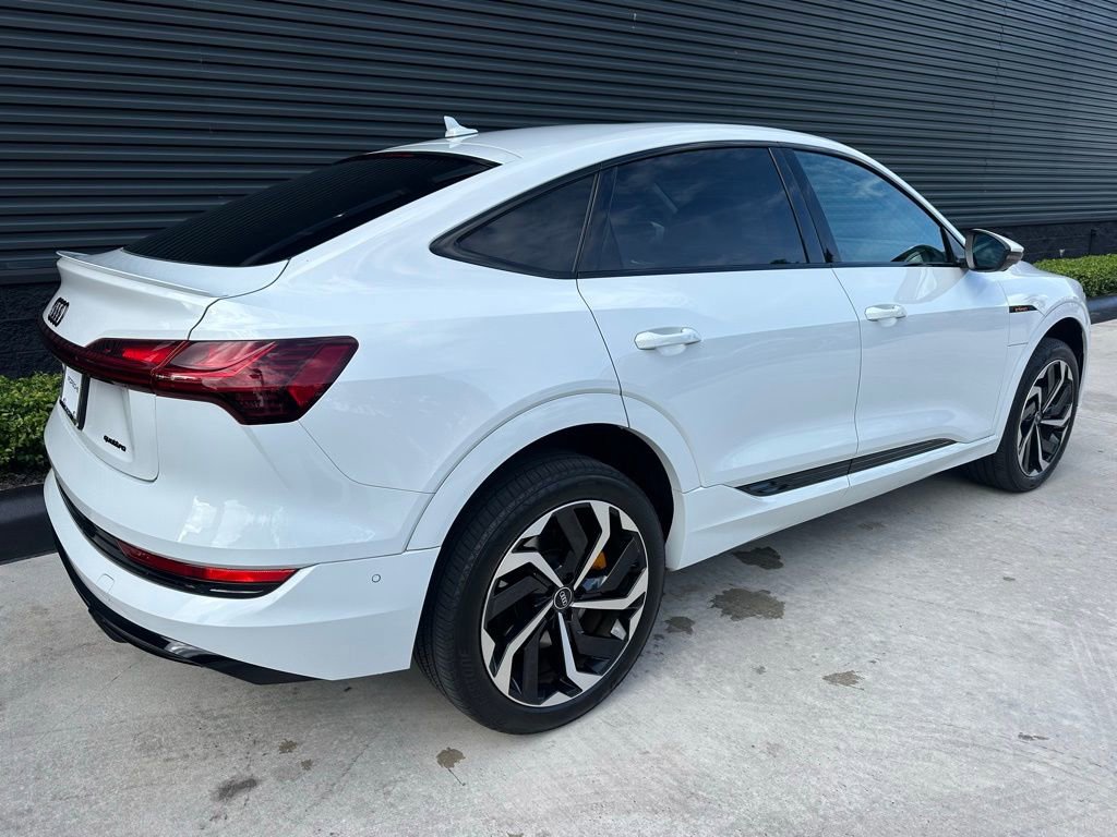 Used 2022 Audi e-tron Premium Plus w/ Premium Plus Package image 9