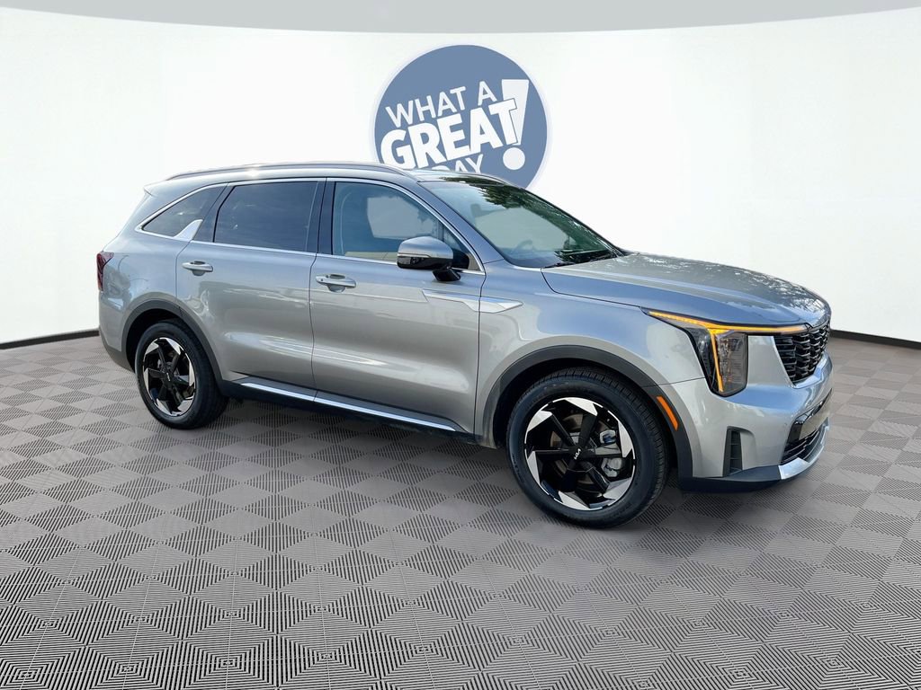 Certified 2025 Kia Sorento EX w/ EX Panoramic Sunroof Package image 3