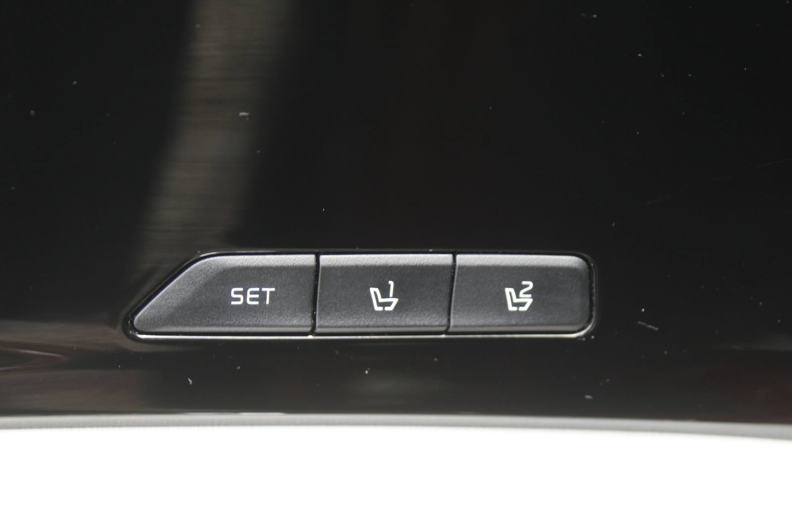 Certified 2023 Kia Carnival SX Prestige FWD image 28