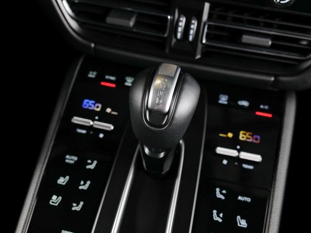 Certified 2026 Porsche Macan AWD/4WD image 17