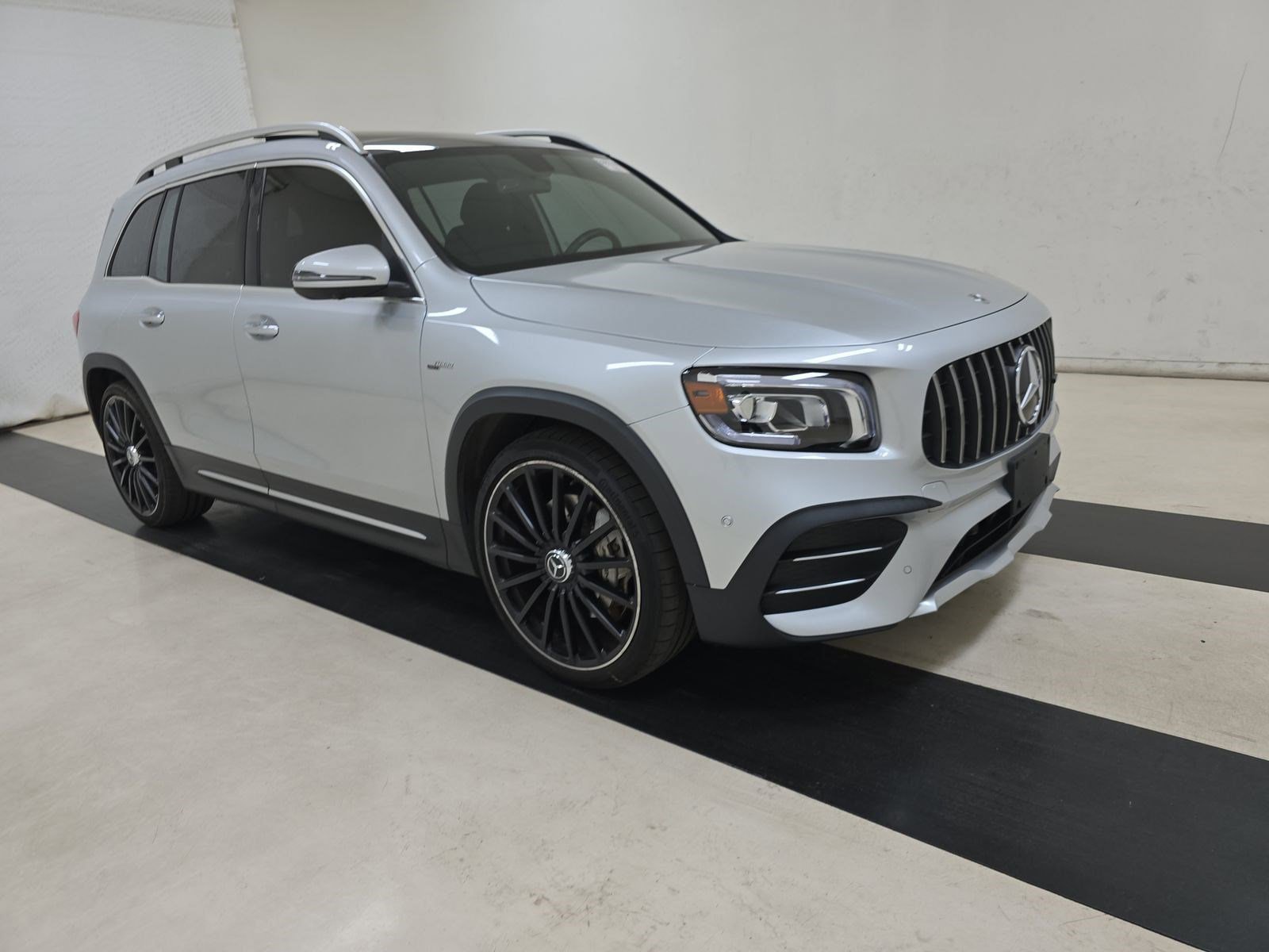 Used 2023 Mercedes-Benz GLB 35 AMG 4MATIC image 1
