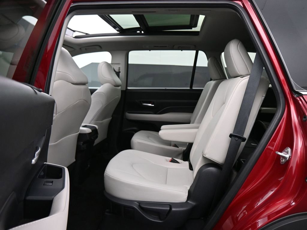 Used 2024 Toyota Grand Highlander XLE image 16