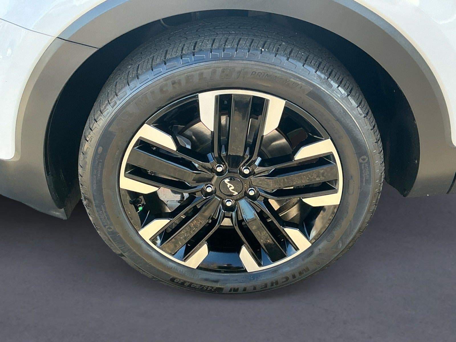 Used 2025 Kia Telluride SX w/ SX Captain's Chair Package AWD/4WD image 9