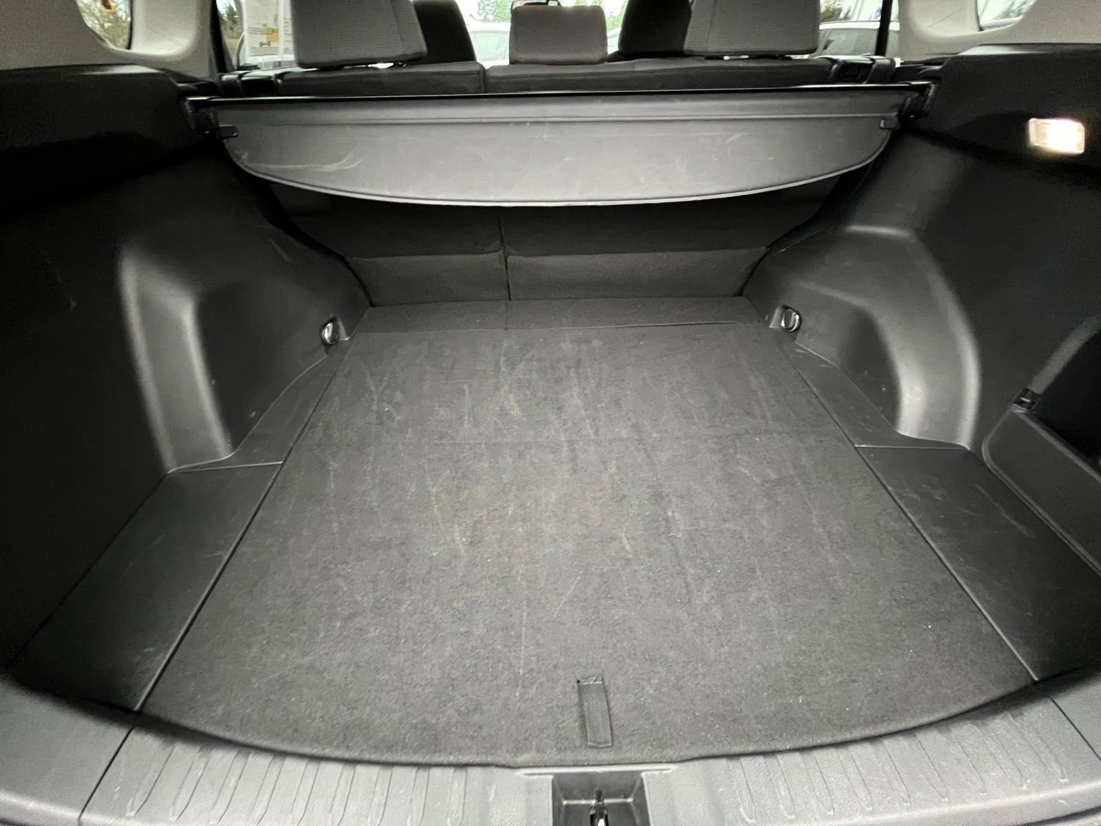 Used 2025 Toyota RAV4 XLE image 33