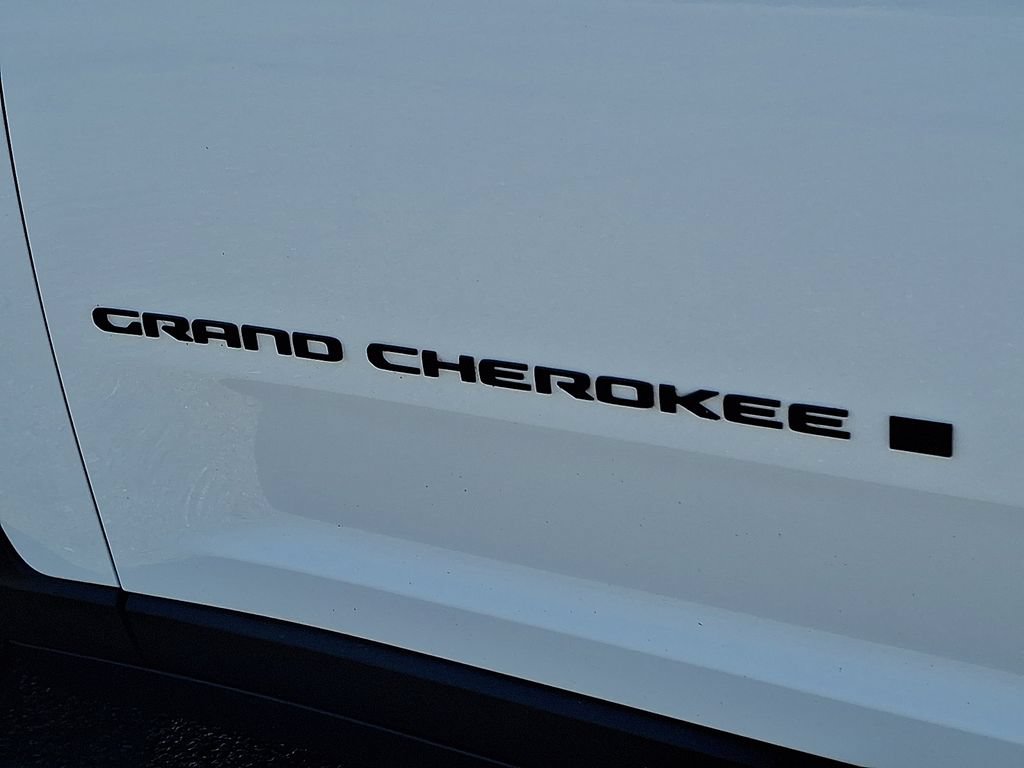 Used 2023 Jeep Grand Cherokee L Laredo AWD/4WD image 30