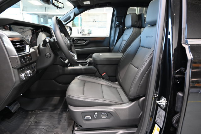 New 2026 GMC Yukon XL Denali w/ Denali Reserve Package AWD/4WD image 11