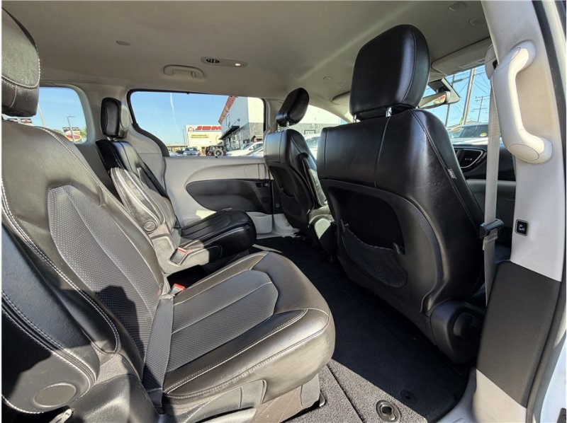 Used 2021 Chrysler Voyager Lxi image 24