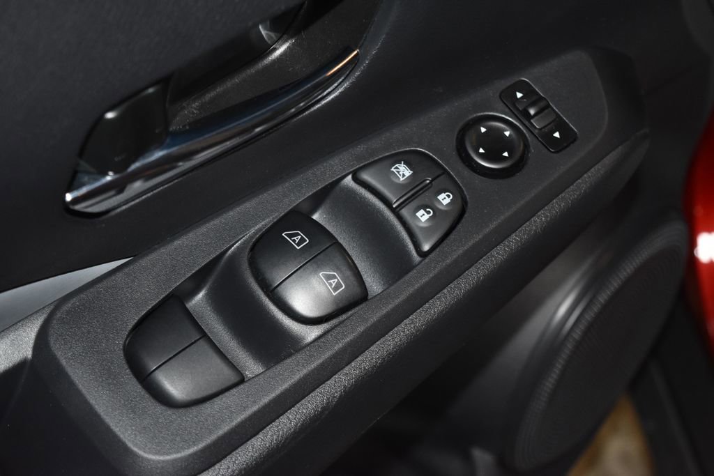 Used 2024 Nissan Kicks SR w/ SR Premium Package image 5