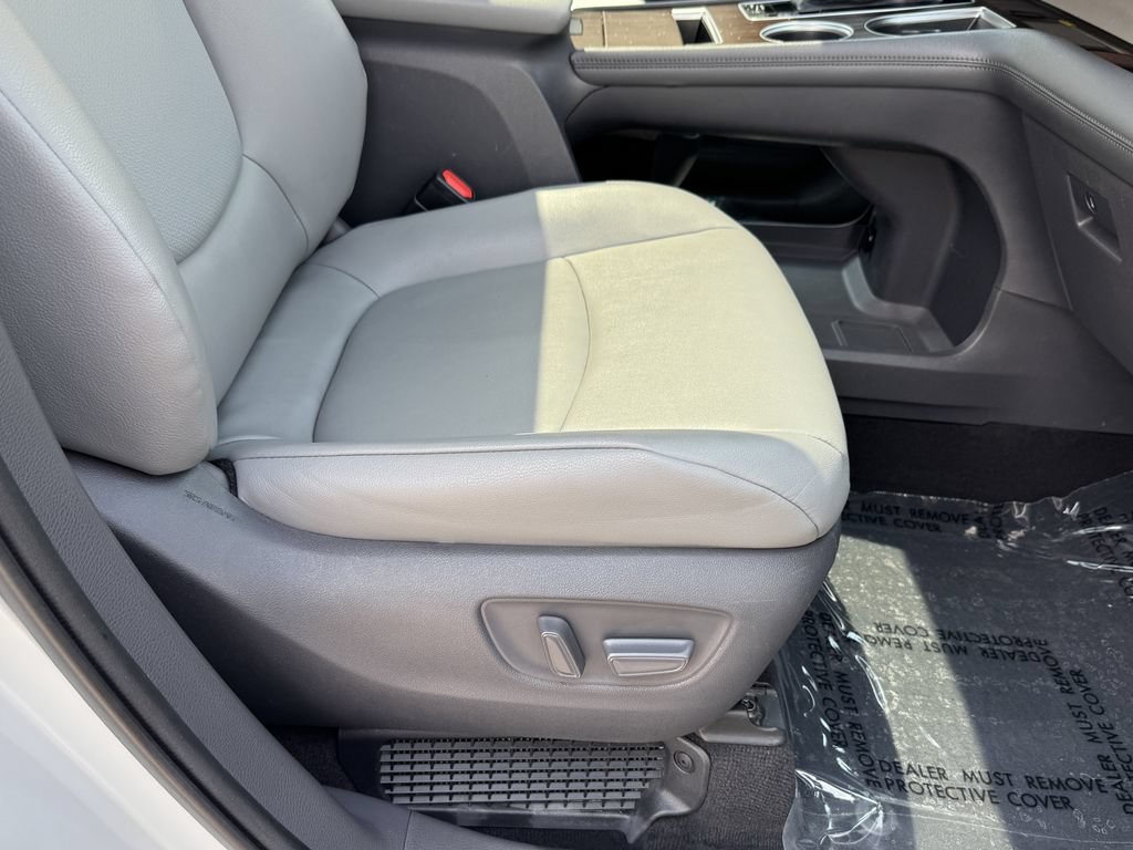 Used 2021 Toyota Sienna XLE w/ XLE Plus Package AWD/4WD image 39