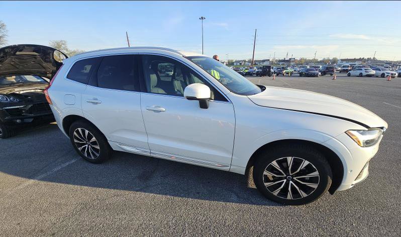 Certified 2023 Volvo XC60 B5 Plus AWD/4WD image 4
