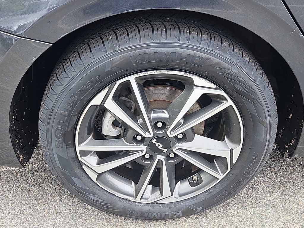 Certified 2023 Kia Forte LXS FWD image 9