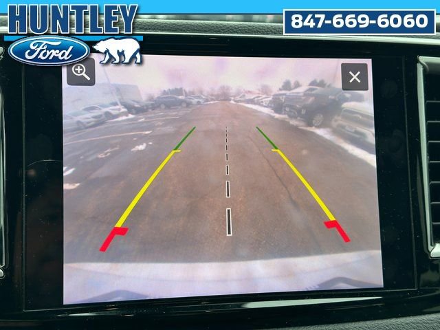 Used 2024 Chrysler Pacifica Select image 24