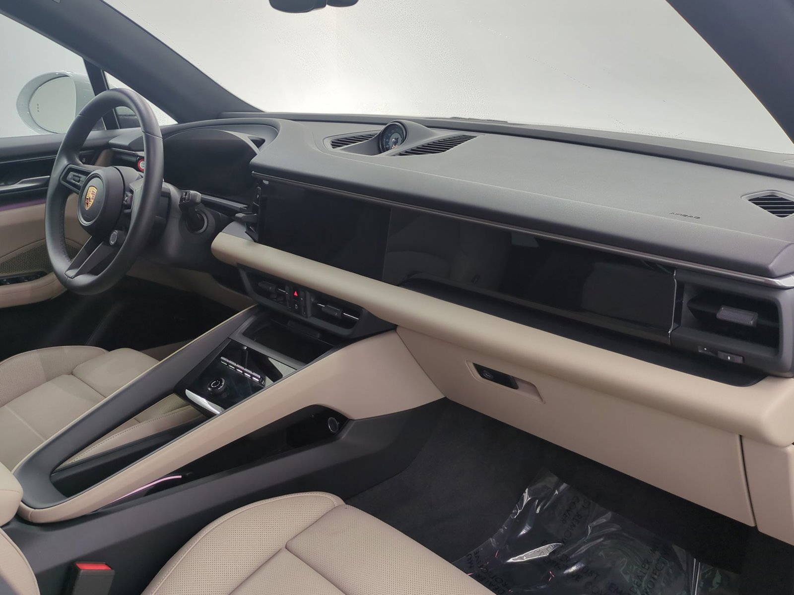 Certified 2025 Porsche Macan Electric RWD image 27