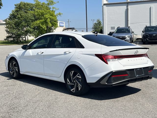 Certified 2025 Hyundai Elantra SEL FWD image 17