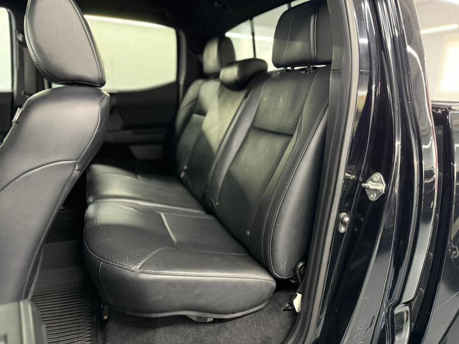 Used 2018 Toyota Tacoma TRD Sport image 40