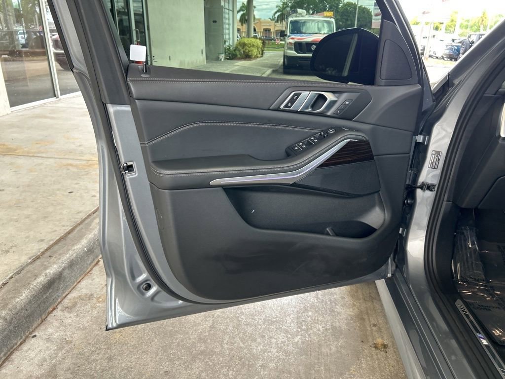 Used 2025 BMW X5 xDrive40i w/ M Sport Package image 44