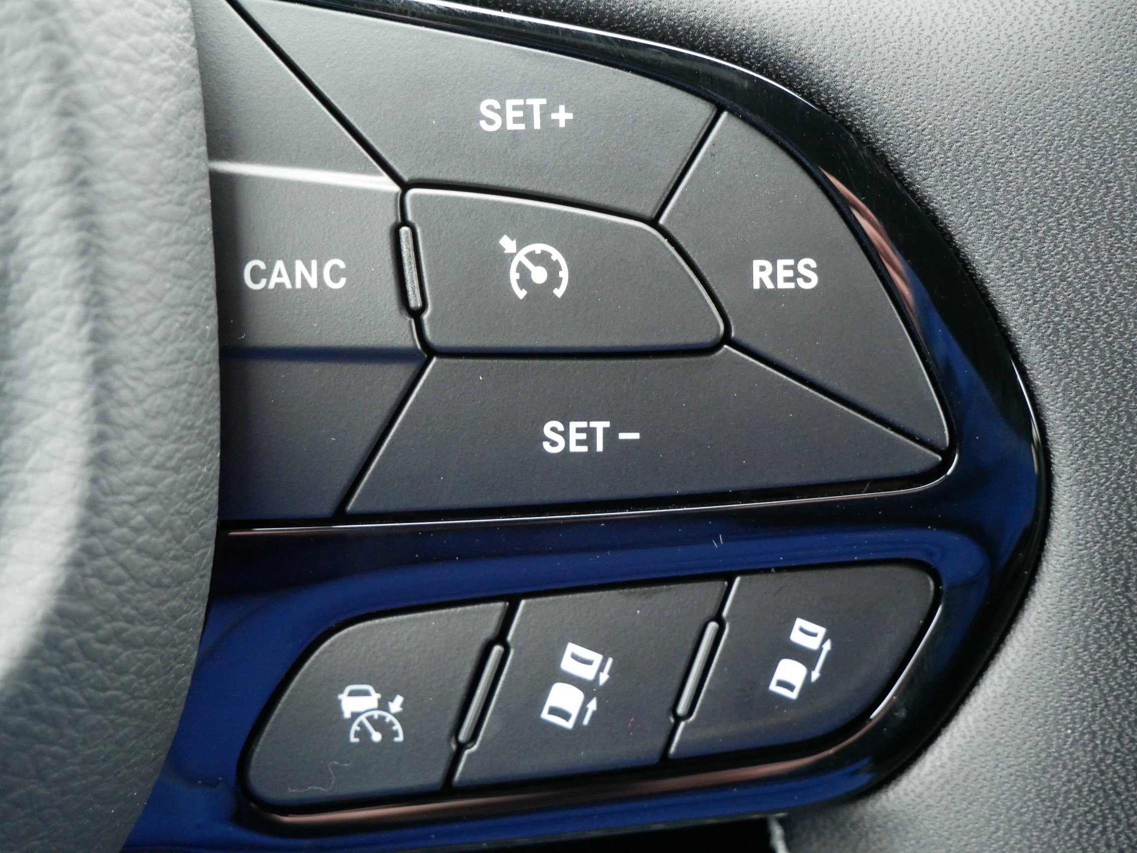 New 2026 Chrysler Pacifica Select w/ S Appearance Package AWD/4WD image 16