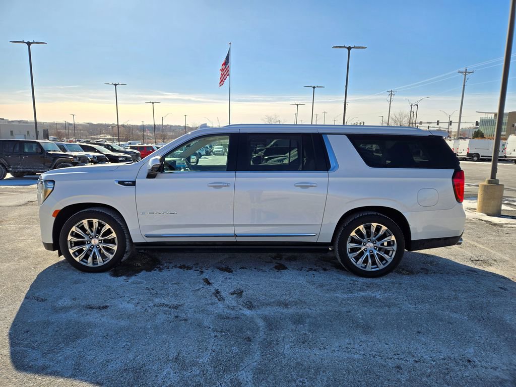 Used 2022 GMC Yukon XL Denali w/ Denali Premium Package image 7